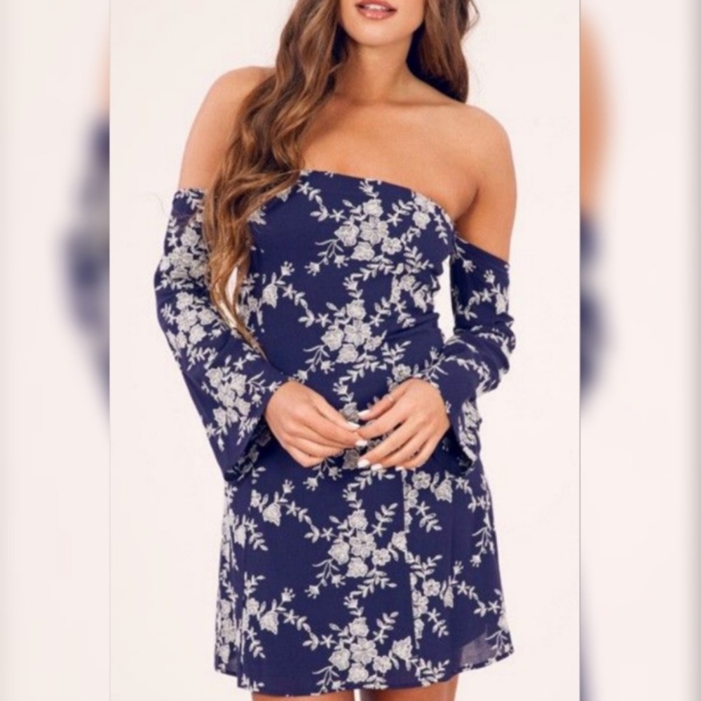 ❣️ Sale was 45$ down sizing ❣️ cute Off the shoulder floral dress